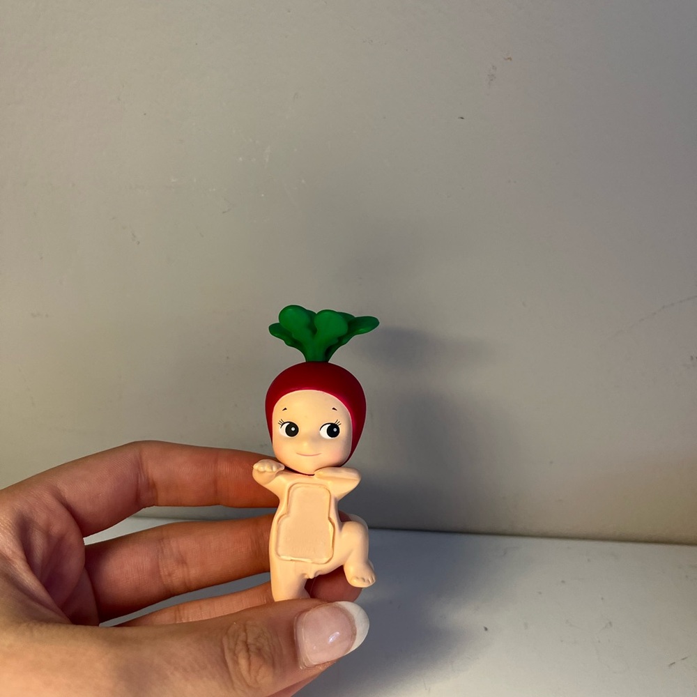REAL AUTHENTIC Sonny Angel Veggie Hipper Series radish
